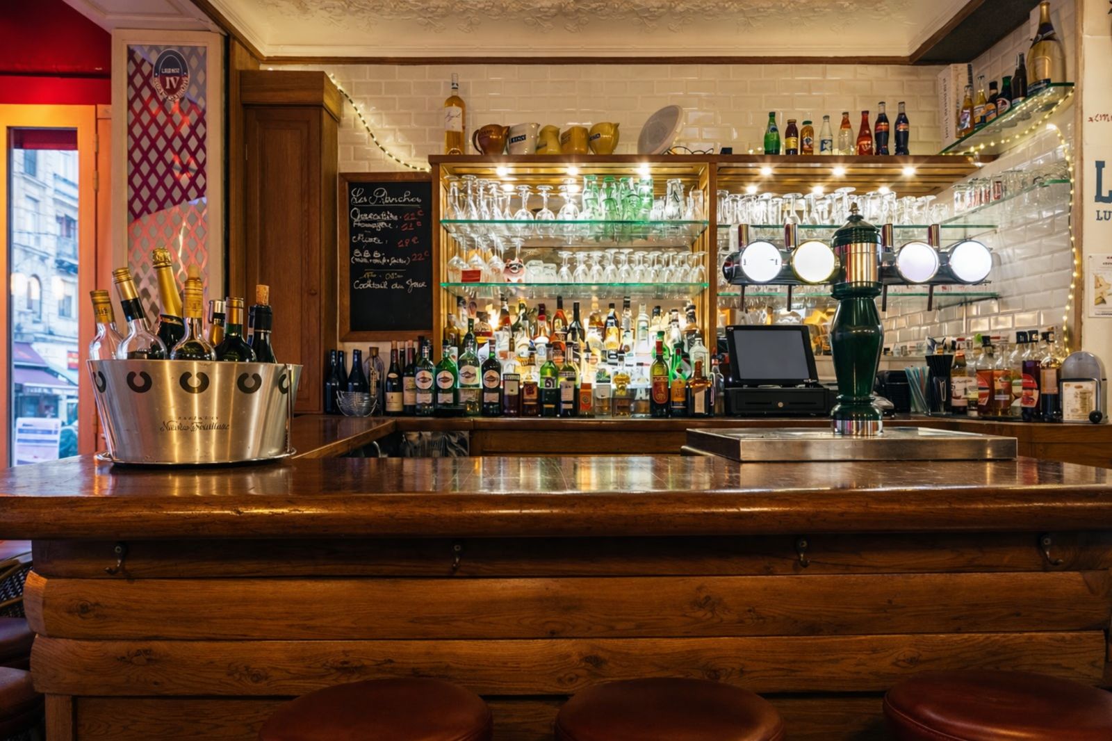 Bar intérieur du BBB Paris