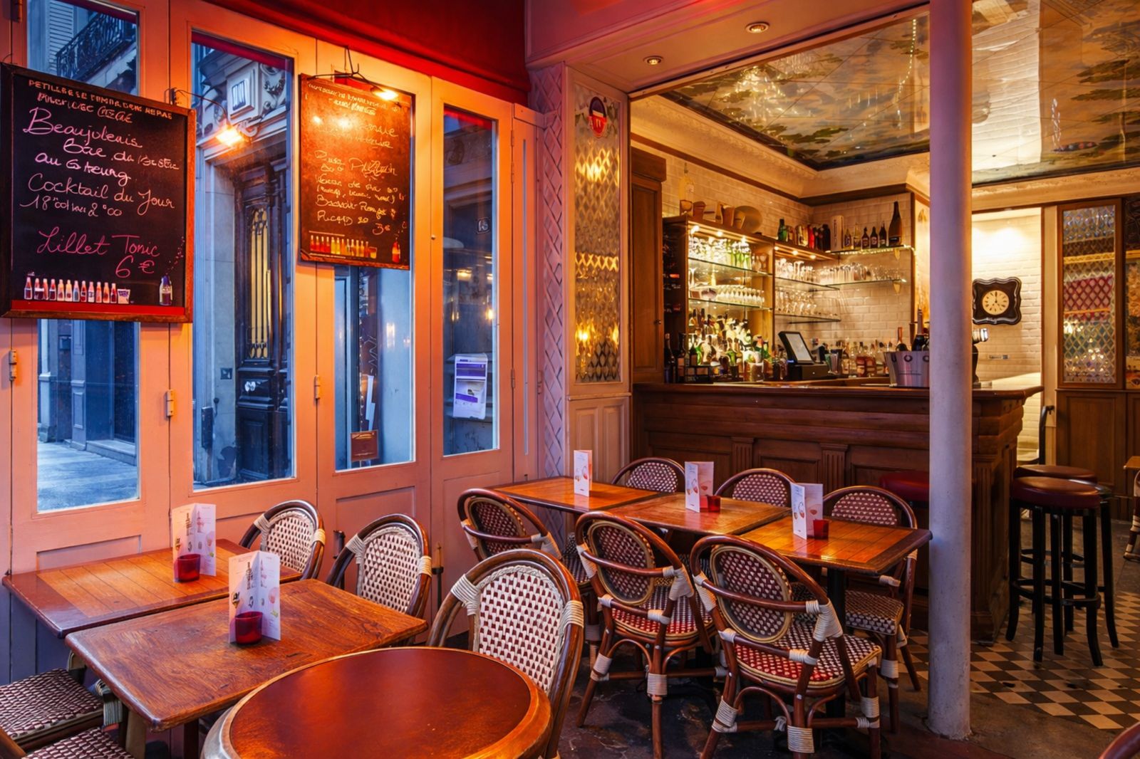 Terrasse et entrée du BBB Paris