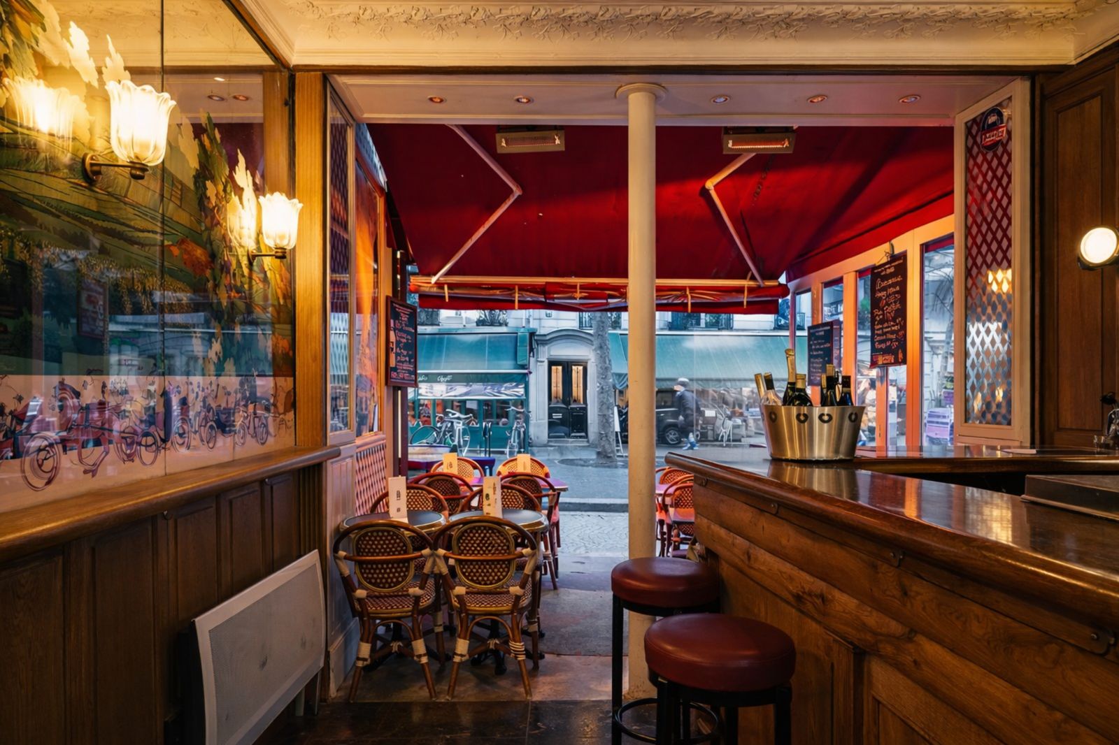Intérieur chaleureux du BBB Paris